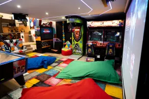 Luna Park-hot tub-sauna-arcade games - Image 2