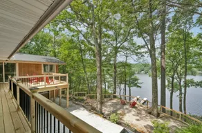 Large, 4 season, lakefront retreat. Close to skiing, golf and hiking. - Image 3