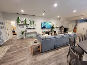 Modern 5 Bedroom Family Home w/Pool and Game Room! - Image 2