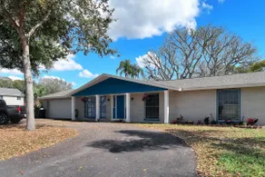 Cozy 3/2 residential with free parking on premises - Image 3