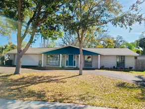 Cozy 3/2 residential with free parking on premises - Image 2