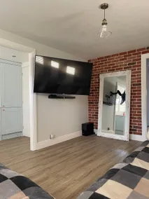 Modern Luxe Maisonette Near Station With Free Parking - Image 2