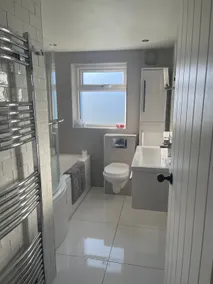 Modern Luxe Maisonette Near Station With Free Parking - Image 4