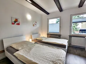 large 2 bed room apartment with balcony - Image 4