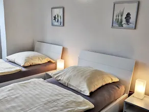 large 2 bed room apartment with balcony - Image 2