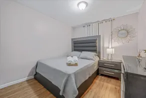 Modern Apartment, Close to Main St. - Image 4