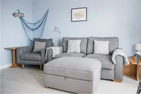 Beachfront Apartment with Private Parking in Barry - Image 5