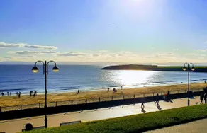 Beachfront Apartment with Private Parking in Barry - Image 3