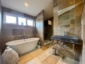 Peaceful 3 Bedroom Lodge With Hot Tub & Field View - Image 5