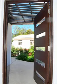 New Modern , Clean ,Great Location in Holetown - Image 3