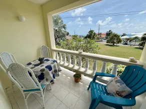 Atlantic Shores Breeze Upstairs Beach Apt - Image 4