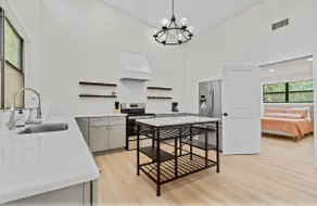 Beautiful Home on 5 Acres -King Bed - Image 4