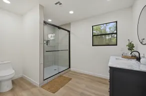 Beautiful Home on 5 Acres -King Bed - Image 5