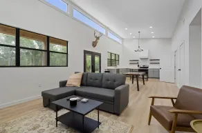 Beautiful Home on 5 Acres -King Bed - Image 3