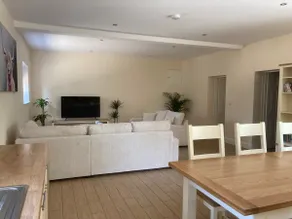 Spacious house with hot tub on working farm - Image 5