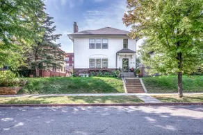 Great home, Great Location, Close to Grand - Image 2