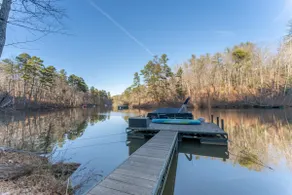 3-Bedroom Lake Front Log Cabin with Private Dock - Image 4
