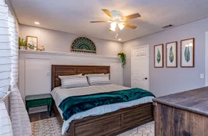 Hot Tub Getaway | Near Downtown & Tybee - Image 4
