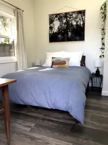 Cozy redwood cottage by the bay - Image 4