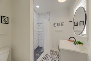 Funky River Caravan Apt - Image 5