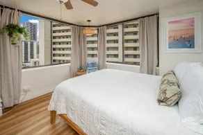 Surf Shack Waikiki-Ocean Views & Newly Renovated! - Image 2