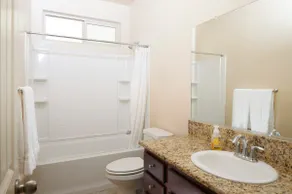 Fresno Studio | King Bed | Wifi I Washer & Dryer - Image 4