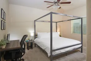 Fresno Studio | King Bed | Wifi I Washer & Dryer - Image 2