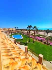 Beautiful townhouse with pool - Image 2