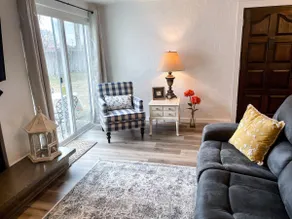 ”The Birdhouse” 2-bedroom duplex, newly renovated - Image 3