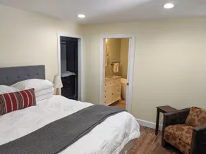 Huron Loft, Vacation Home, Close to Ferries, Trail - Image 3