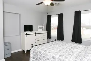 Clean and Cozy 2 BR home blocks away from downtown - Image 3