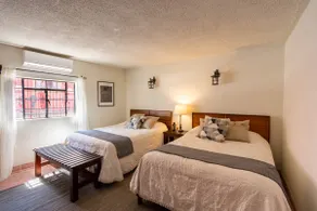 Centric Apartment w 'Patio ”Casita de la Luz” - Image 3