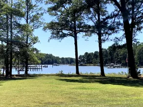 Magnolia Cove waterfront 1BR upper cottage - Image 5