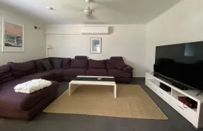 RETREAT ON JANZ cheerful 4BR home, pool/games room - Image 4