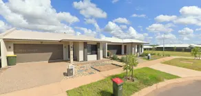 Three-bedroom holiday home + Carpark - Image 2