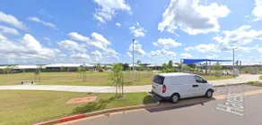 Three-bedroom holiday home + Carpark - Image 4