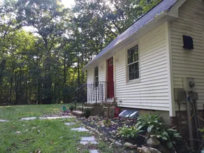 Private and Serene home close to I-84 and shopping - Image 2