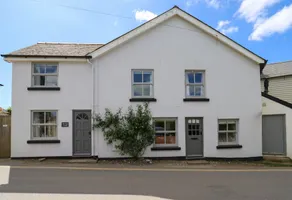 Old Shop Cottage near to the golden Bantham Beach - Image 2