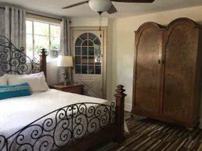 Lake View Apartment on Melrose Bay - Image 3