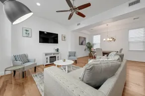 🏠Large/Beautiful pet friendly🐶 Heights townhome - Image 3