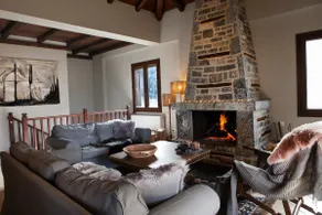 Bezeniko Amazing Arcadian Property! - Image 3