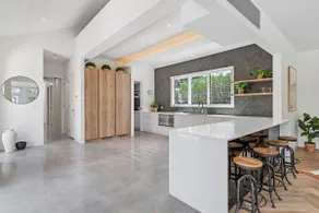 Luxurious Portsea Lakehouse - Image 5