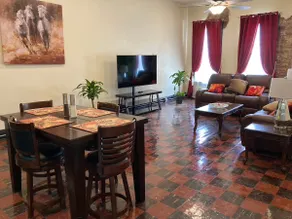 Hanna’s 1,400 SQ FT Downtown Royal Retreat Loft - Image 2