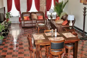Hanna’s 1,400 SQ FT Downtown Royal Retreat Loft - Image 5