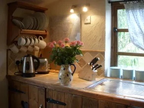 The Nest - Thatched seaside country cottage for two - Image 3