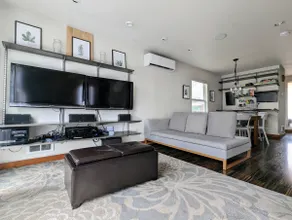 Modern lakeview studio pet friendly & EV charging - Image 2