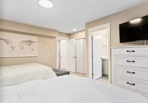 Luxury Alki Beach Townhome w/ Large Private Rooftop & Amazing Views! - Image 4