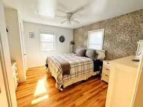 Entire 2 bdrm home w/ gated backyard pet friendly - Image 5