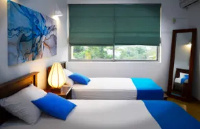 Great Location Living, Modern 2-Bed Apartment with Pool & Gym, Full Amenities, Long Stays Welcome - Image 2