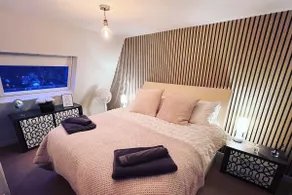 Stylish city centre home near Uni with parking x2 - Image 2